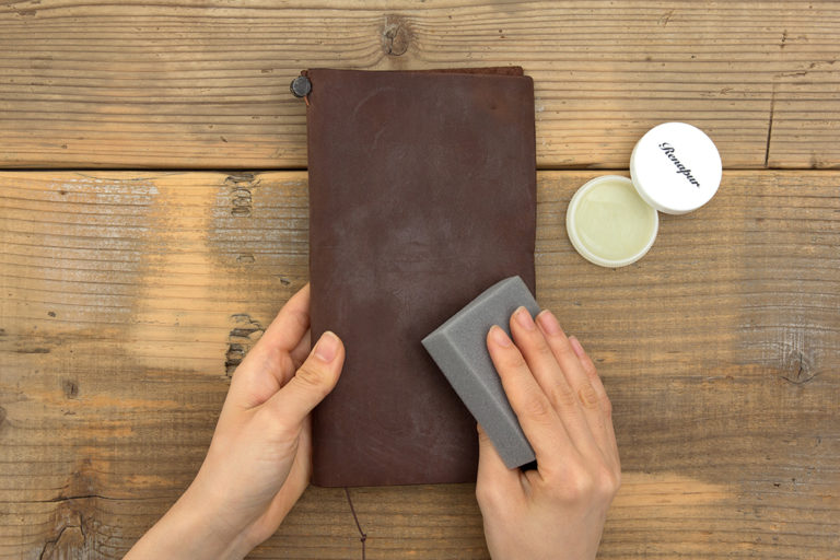 How to maintain the leather cover on your TRAVELER'S notebook ...
