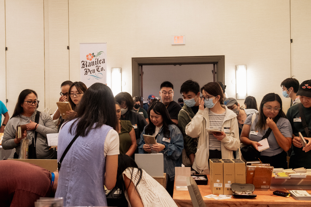 The crowd surging in on Friday at the TRAVELER'S COMPANY USA Pop-up table.