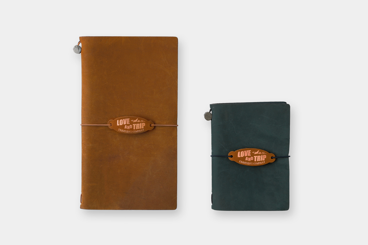 TRAVLER'S notebook regular size in Camel and TRAVELER'S notebook passport size in blue with 2025 leather tag.