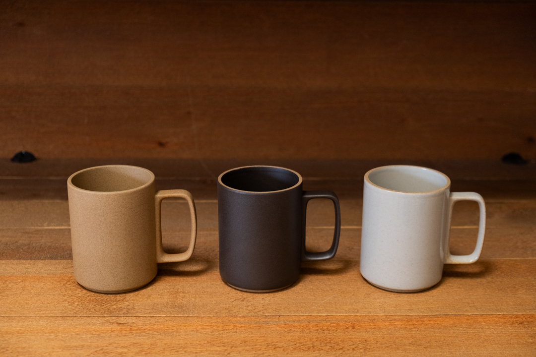 HASAMI CERAMICS mugs in three colors: natural, black, and gloss gray.