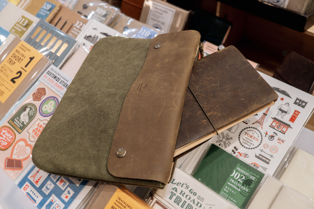 Olive TRAVELER'S notebook stored inside at TF Original Canvas Pouch.