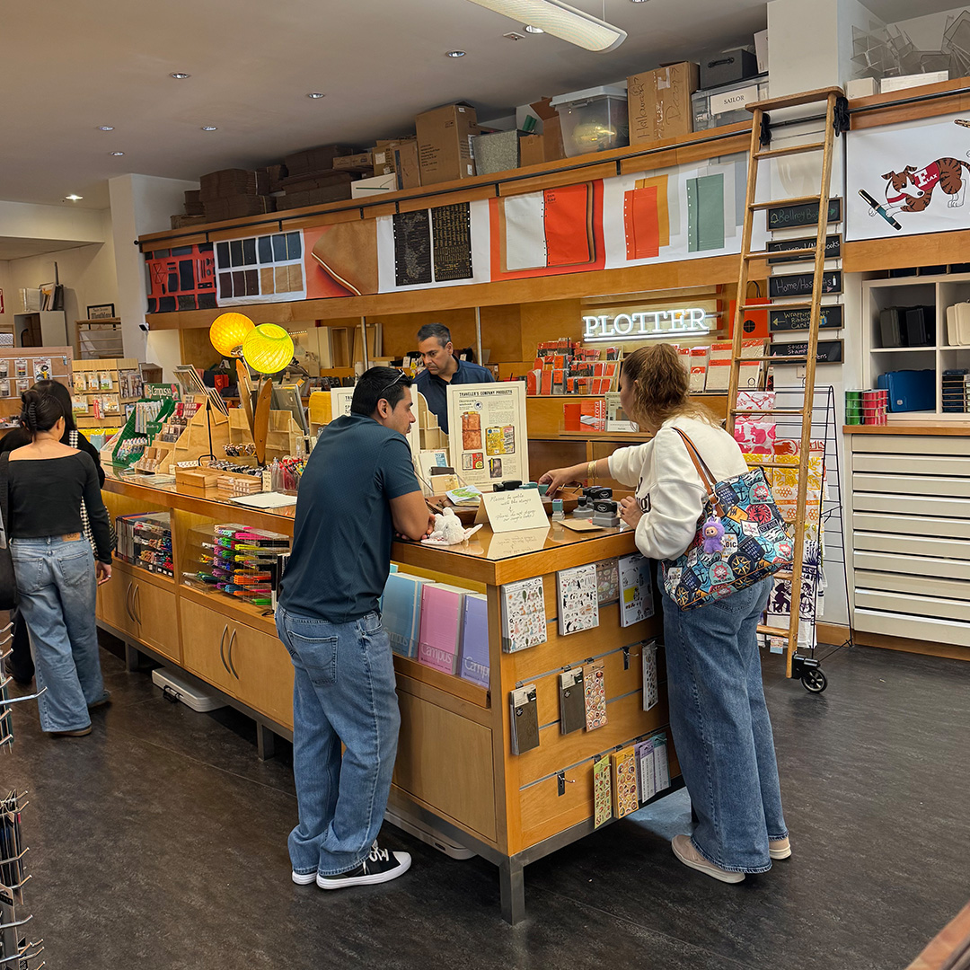 TRAVELER'S notebook fans enjoy making new friends over the Stamp Caravan event.