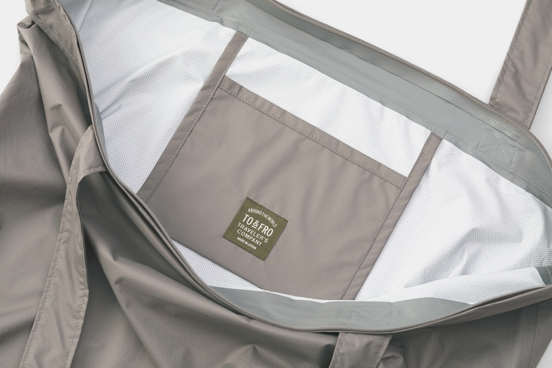 TRAVELER’S FACTORY TO&FRO Rain Bag warm gray inner pocket.