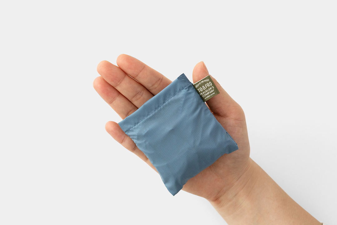 The S-size Shoulder Bag in the packed state fits in the palm of a hand.
