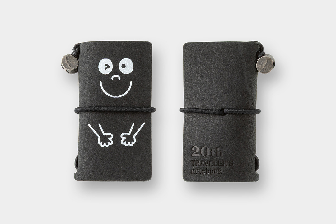 TRAVELER’S notebook Baby Black, back and front.