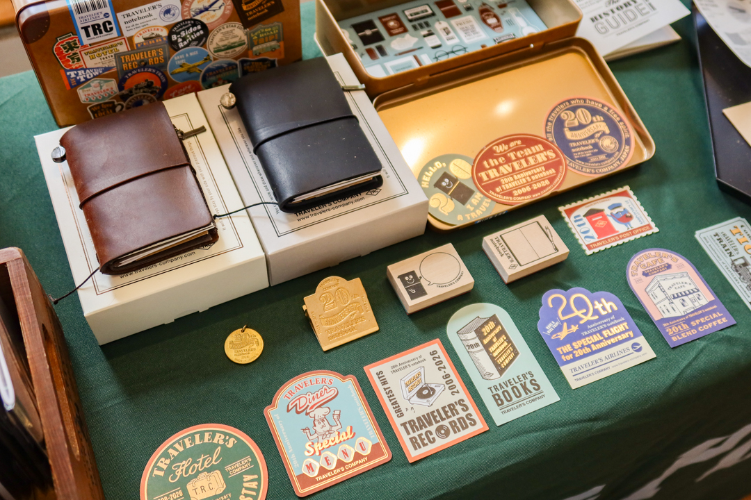 TRAVELER'S notebook Card Size Set samples displayed.